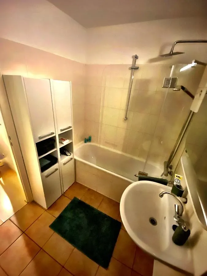 2 Zimmer Apartment Mit Blick Auf Den Koelner Dom Germany