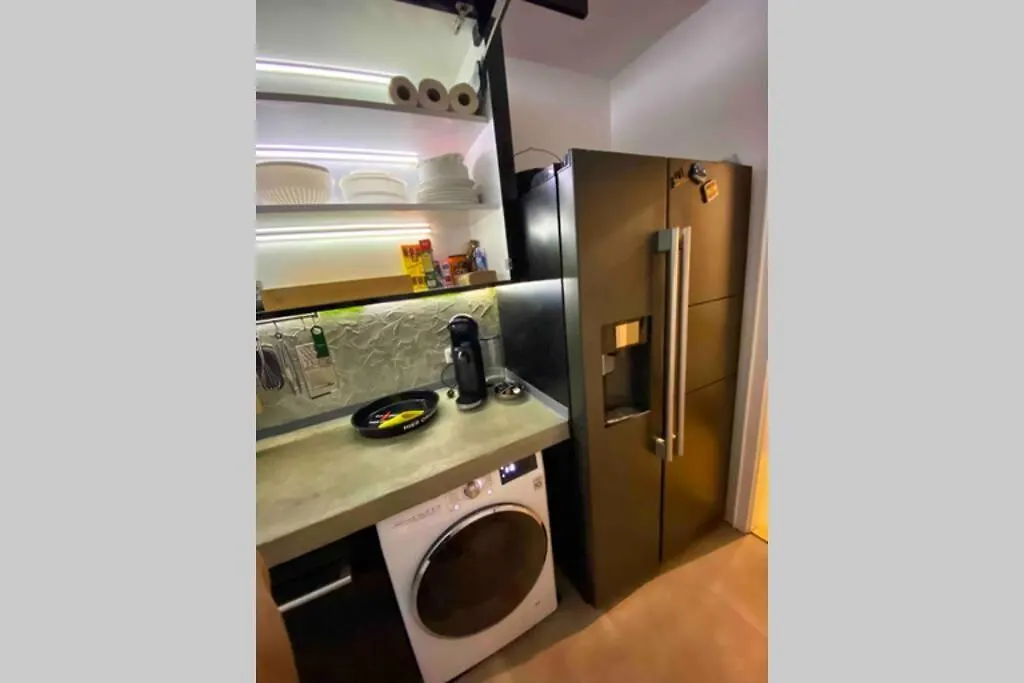 2 Zimmer Apartment Mit Blick Auf Den Koelner Dom