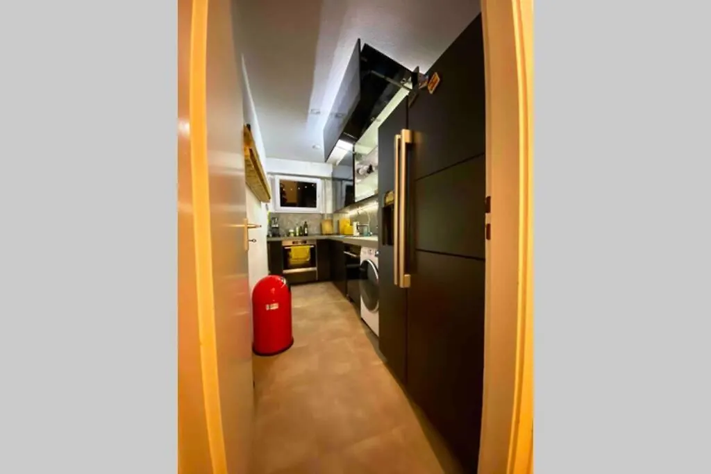 2 Zimmer Apartment Mit Blick Auf Den Koelner Dom Germany