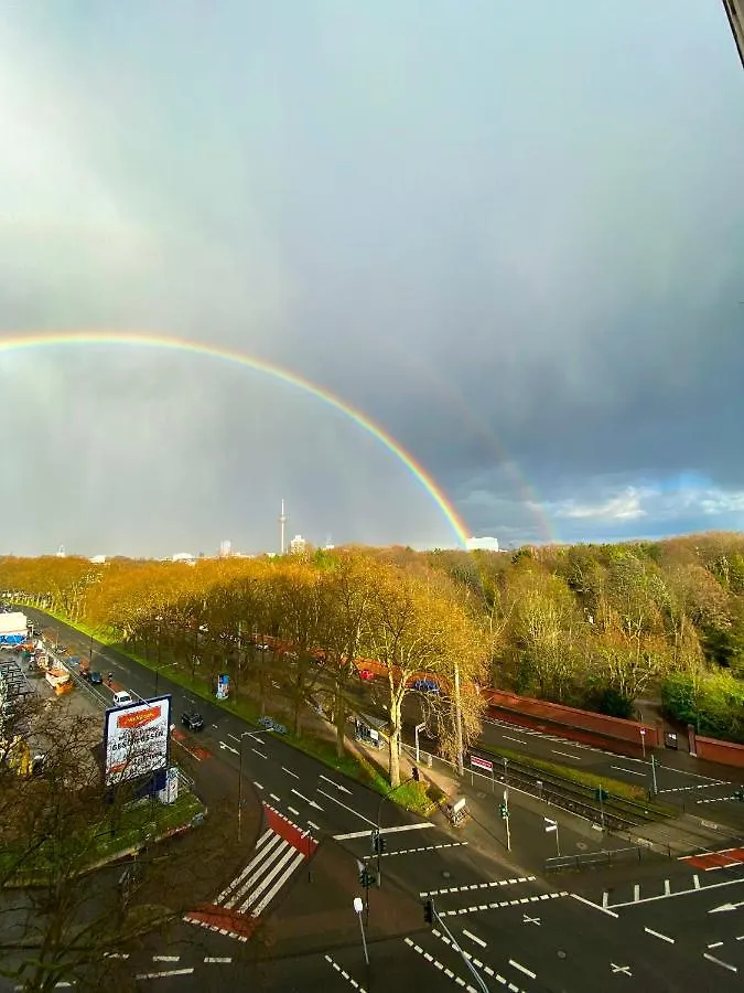 2 Zimmer Apartment Mit Blick Auf Den Koelner Dom Germany