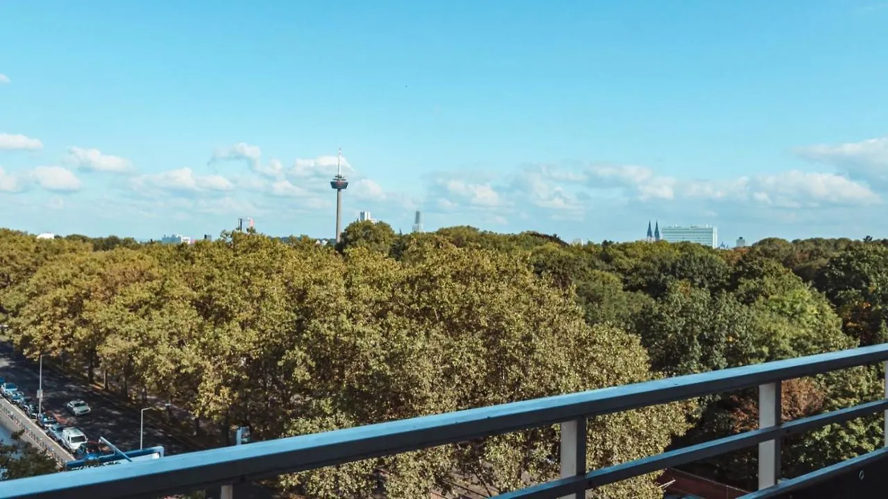2 Zimmer Apartment Mit Blick Auf Den Koelner Dom Germany